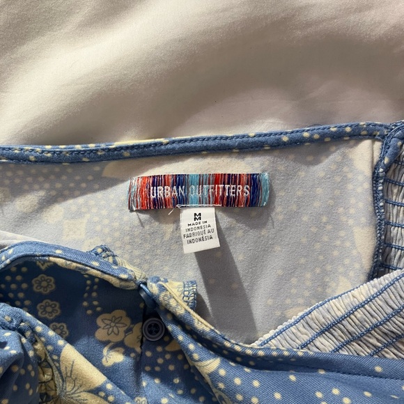 URBAN OUTIFTTERS Elenor Printed Midi Dress. SIZE MEDIUM - Picture 3 of 5